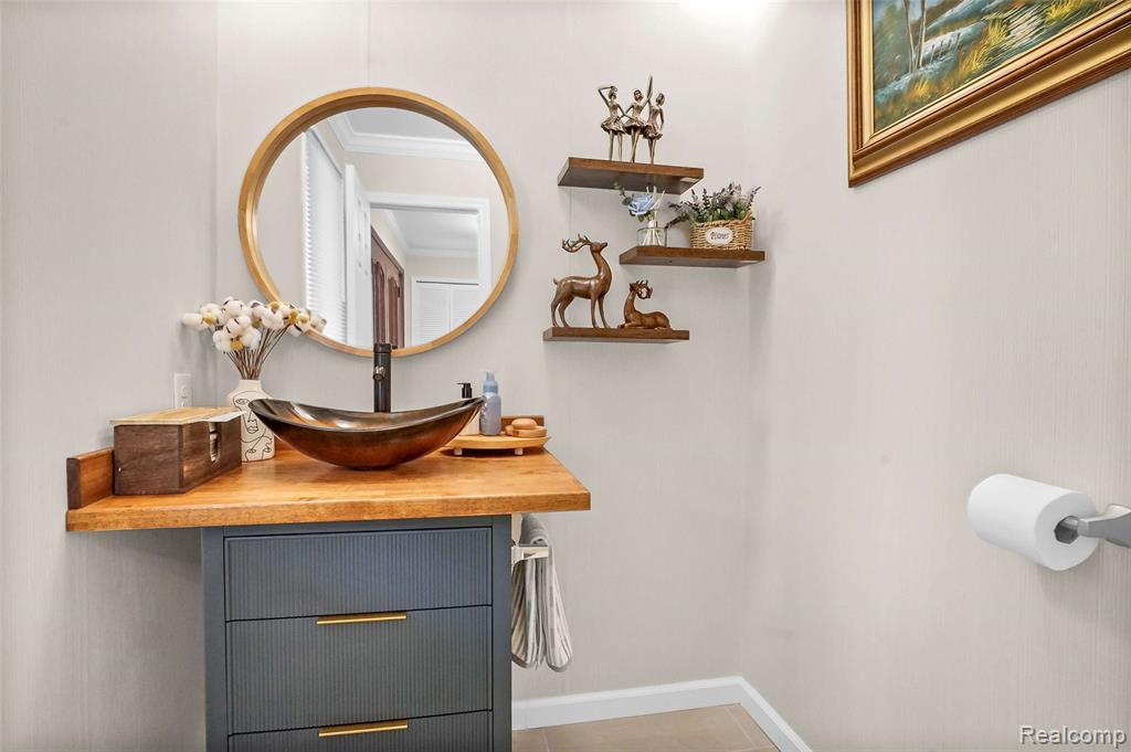 5076 Watergate Road Property Photo 15