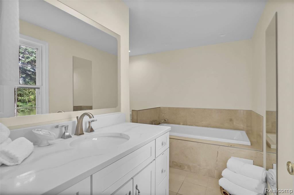 5076 Watergate Road Property Photo 38