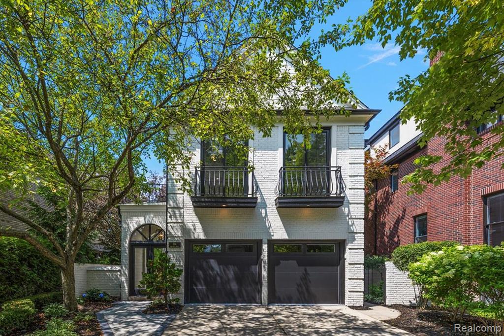 596 Henrietta Street Property Photo 1
