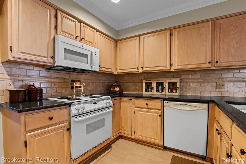 16820 Crystal Drive Property Photo 7