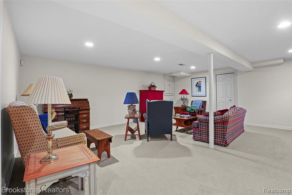 16820 Crystal Drive Property Photo 27
