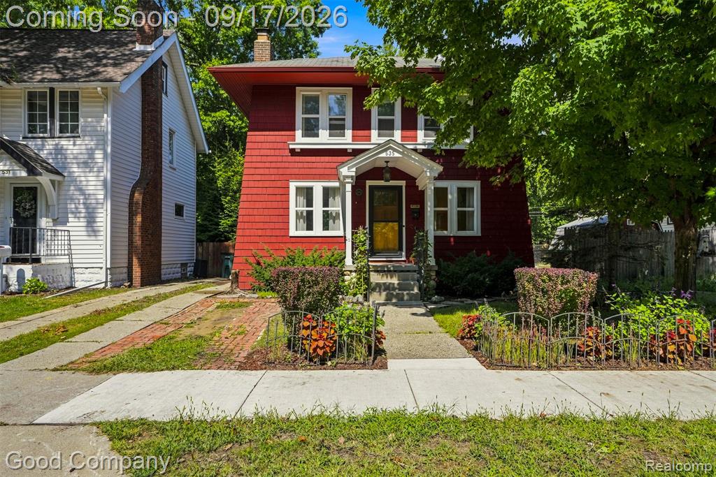 535 Gardenia Avenue Property Photo 1