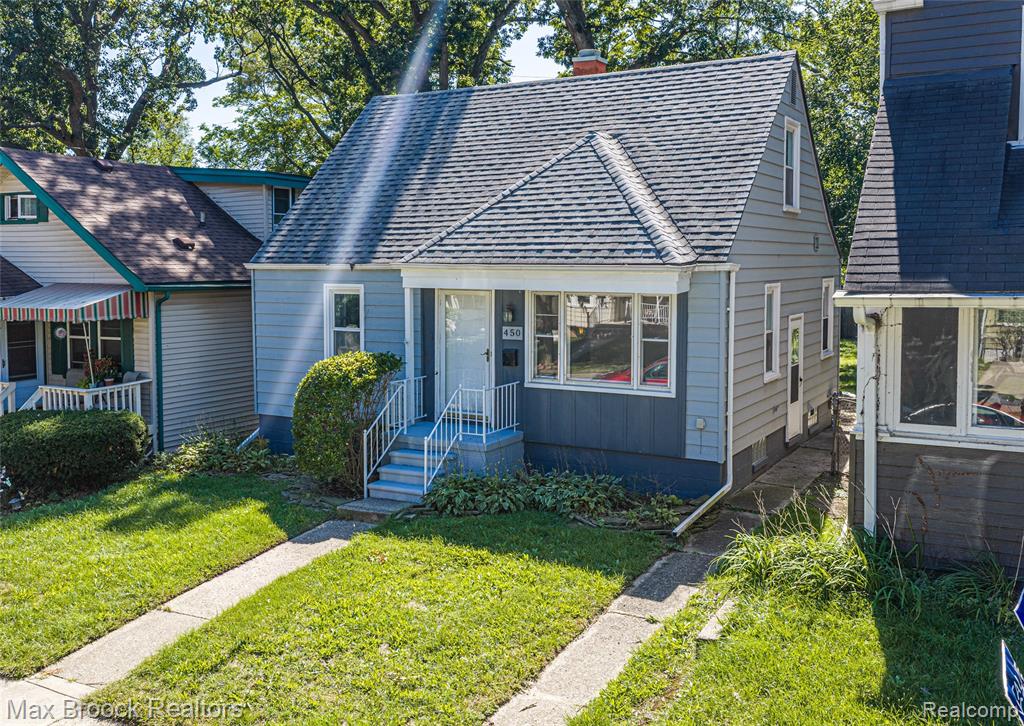 450 E MAPLEHURST Street Property Photo 1