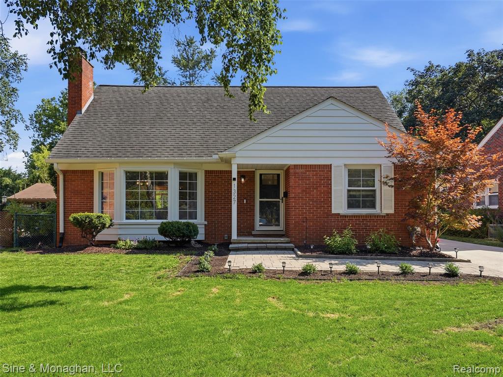 1327 Alicia Court Property Photo 1