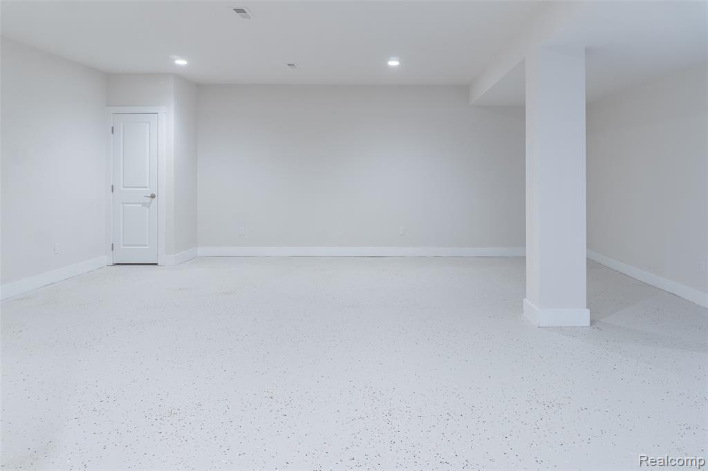 5545 Helmsdale Boulevard Property Photo 32