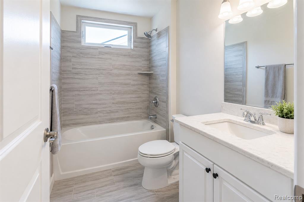 5545 Helmsdale Boulevard Property Photo 35