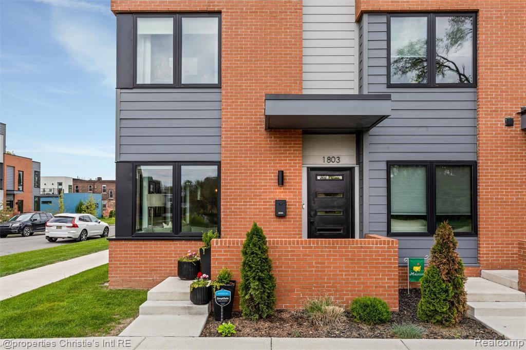 1803 Perry Street Property Photo 1