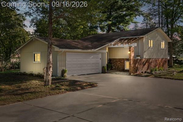 1960 Glen Iris Drive Property Photo 1