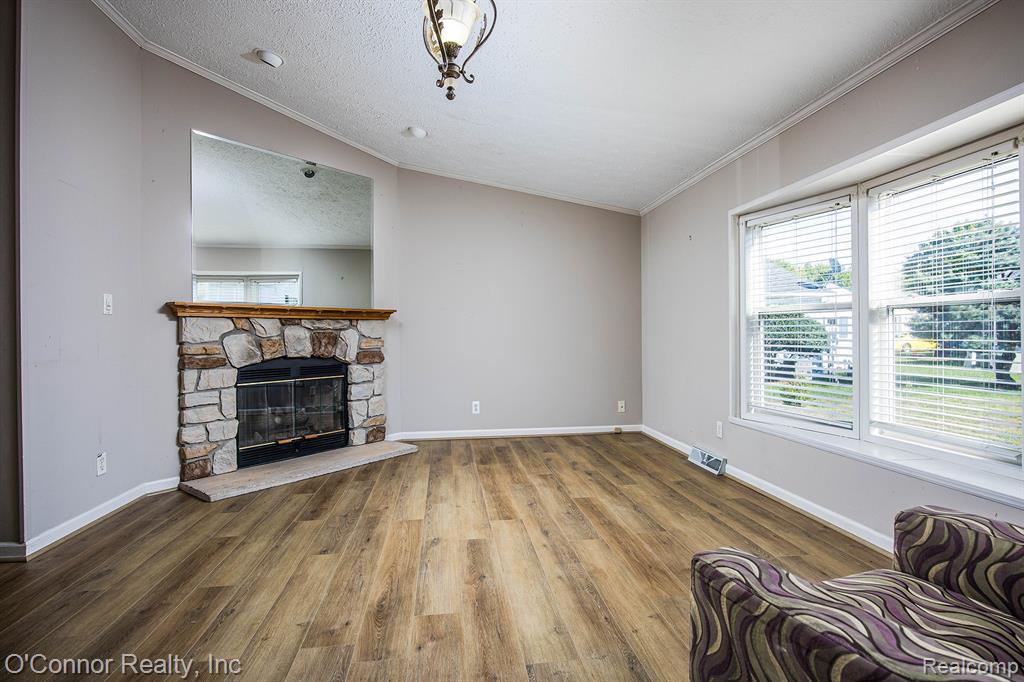 598 Trout Lake Court Property Photo 3