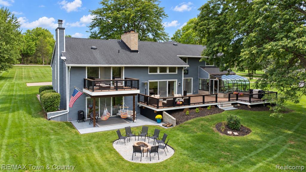 7492 River Road Property Photo 2