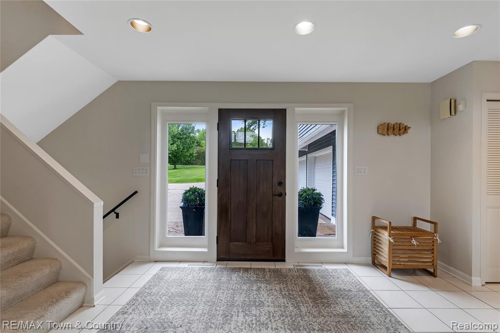 7492 River Road Property Photo 4