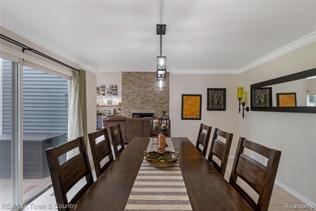7492 River Road Property Photo 10
