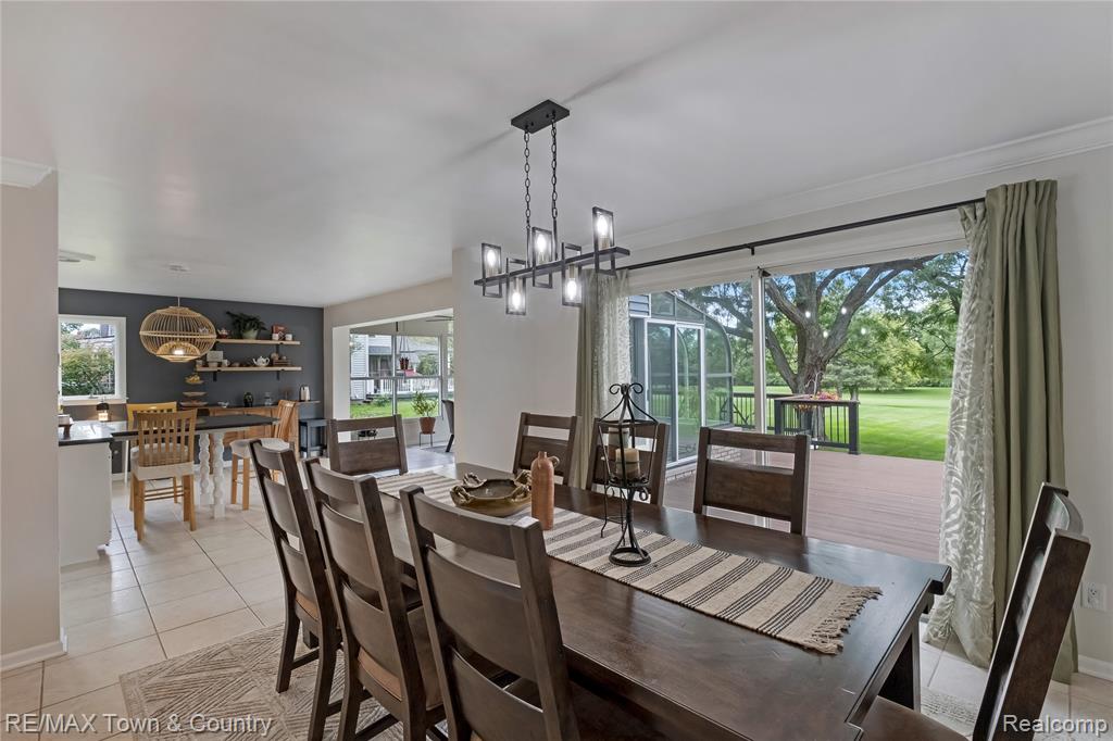 7492 River Road Property Photo 11
