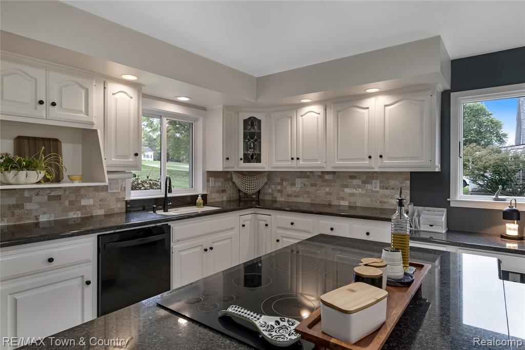 7492 River Road Property Photo 14