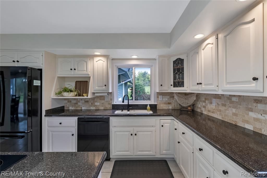 7492 River Road Property Photo 15