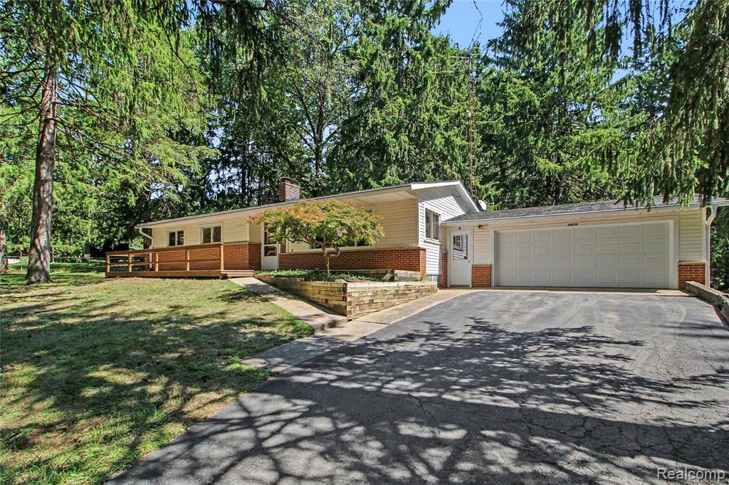 3416 E Pineview Drive Property Photo 1