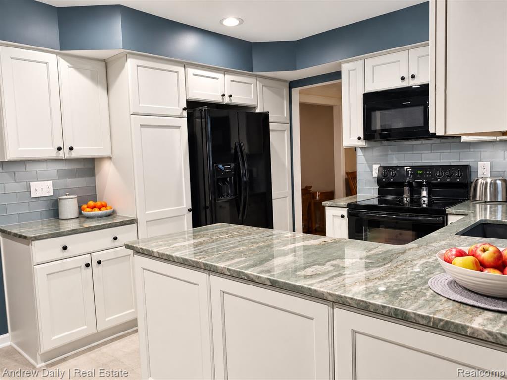 13828 Hamilton Street Property Photo 4