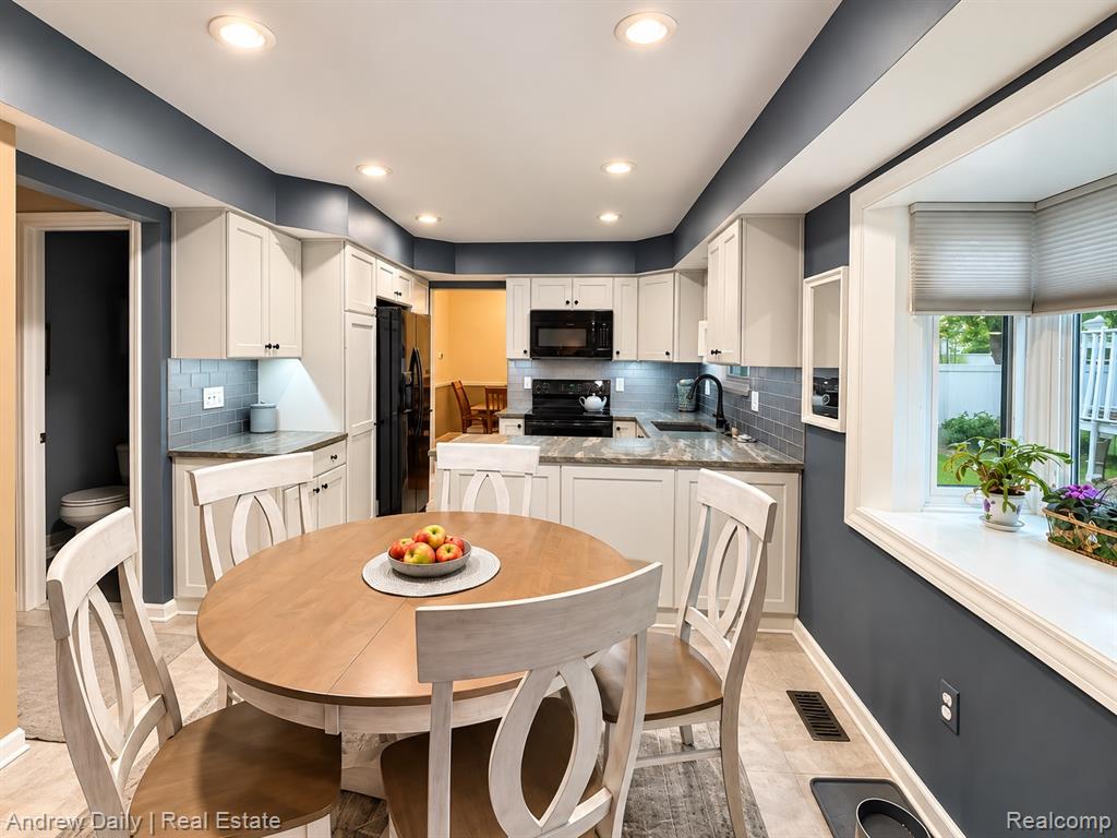 13828 Hamilton Street Property Photo 5