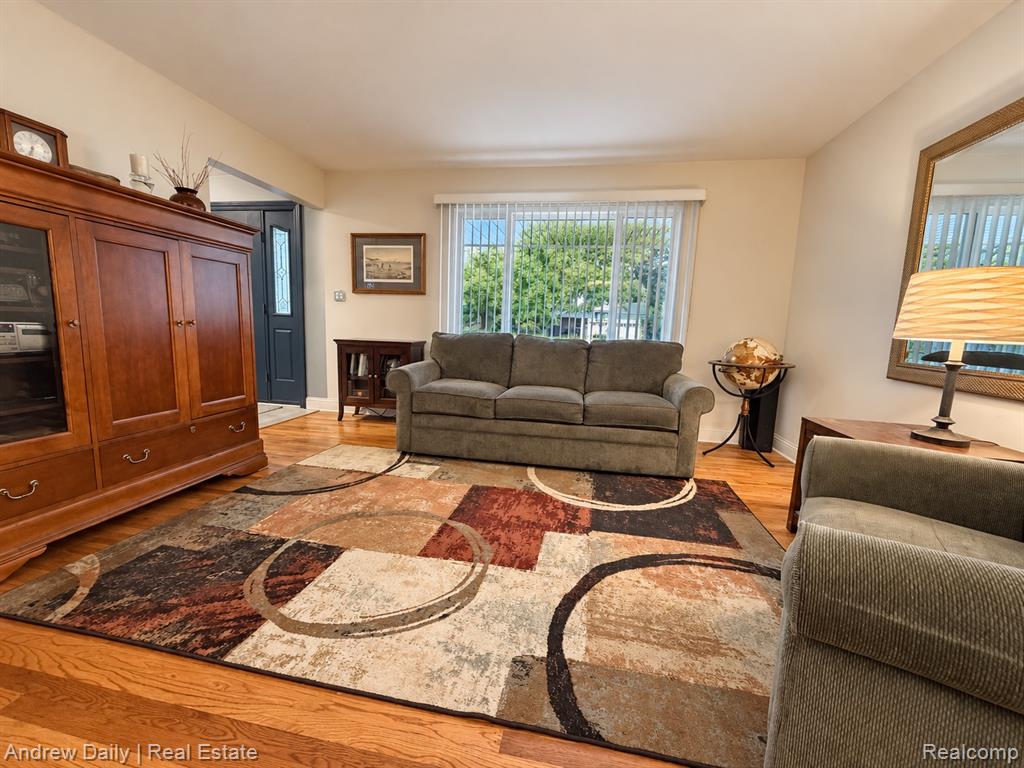 13828 Hamilton Street Property Photo 9