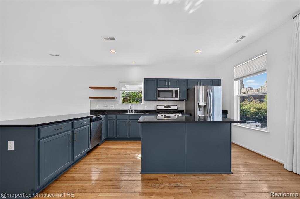 7697 Woodward Avenue Property Photo 8