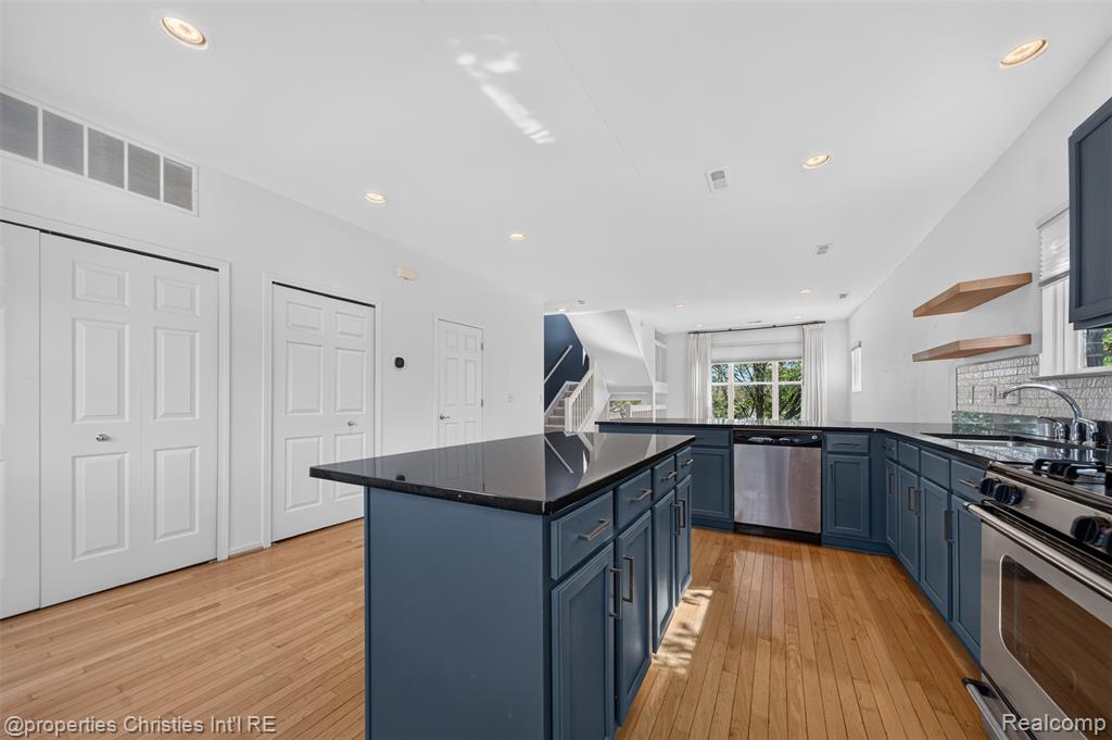 7697 Woodward Avenue Property Photo 9