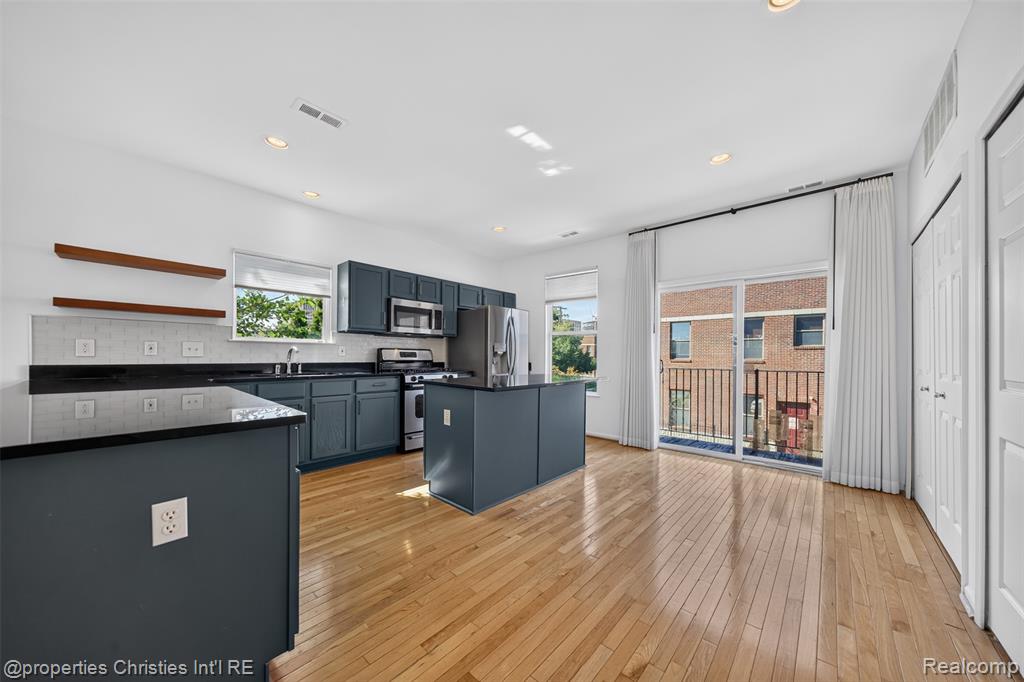 7697 Woodward Avenue Property Photo 10