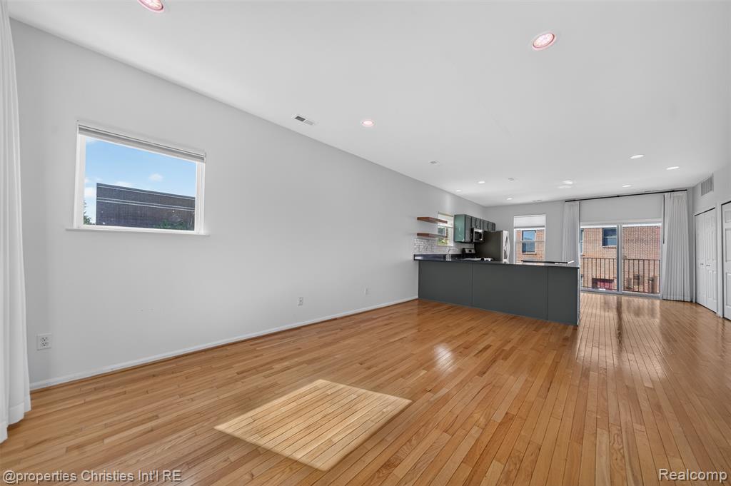 7697 Woodward Avenue Property Photo 11