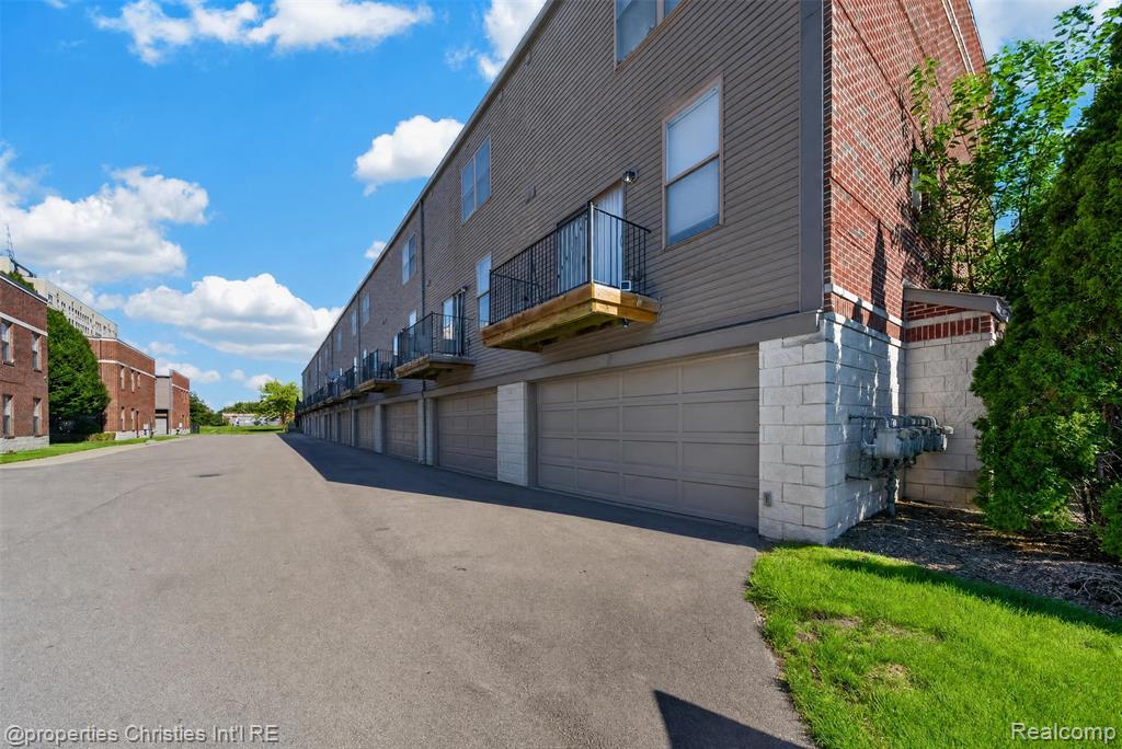 7697 Woodward Avenue Property Photo 27