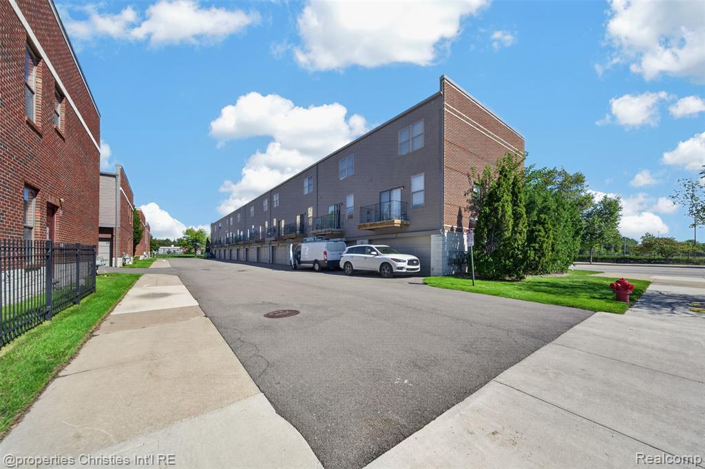 7697 Woodward Avenue Property Photo 28
