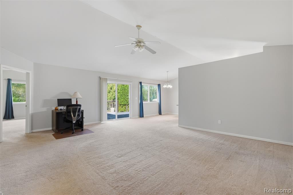 2649 Thistlewood Drive Property Photo 3