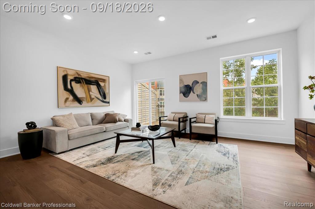 512 Village Lane Property Photo 11