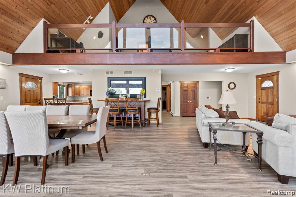 1907 Riverside Drive Property Photo 6