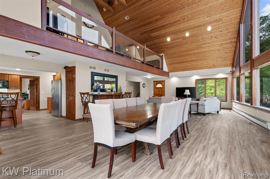 1907 Riverside Drive Property Photo 7