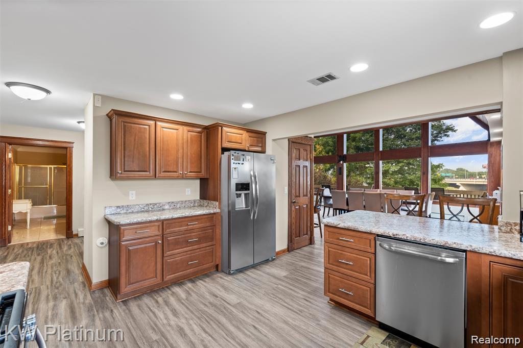 1907 Riverside Drive Property Photo 10