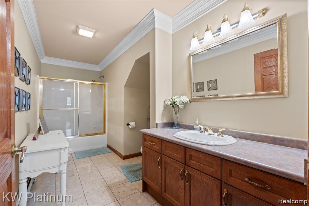 1907 Riverside Drive Property Photo 13