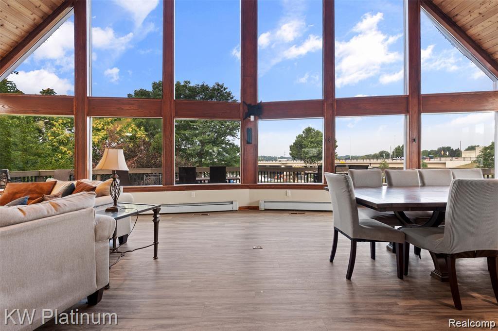 1907 Riverside Drive Property Photo 22