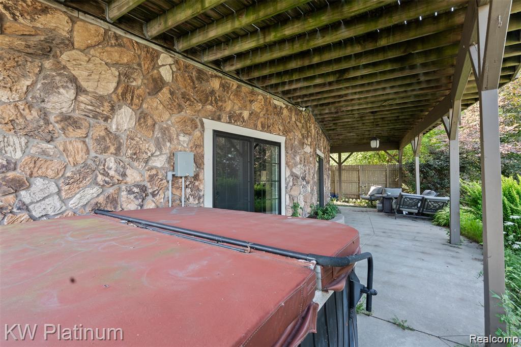 1907 Riverside Drive Property Photo 35