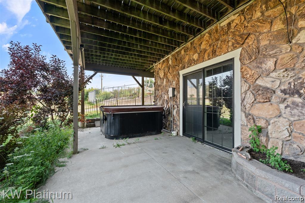 1907 Riverside Drive Property Photo 37