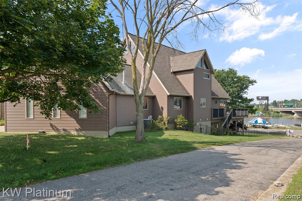 1907 Riverside Drive Property Photo 41