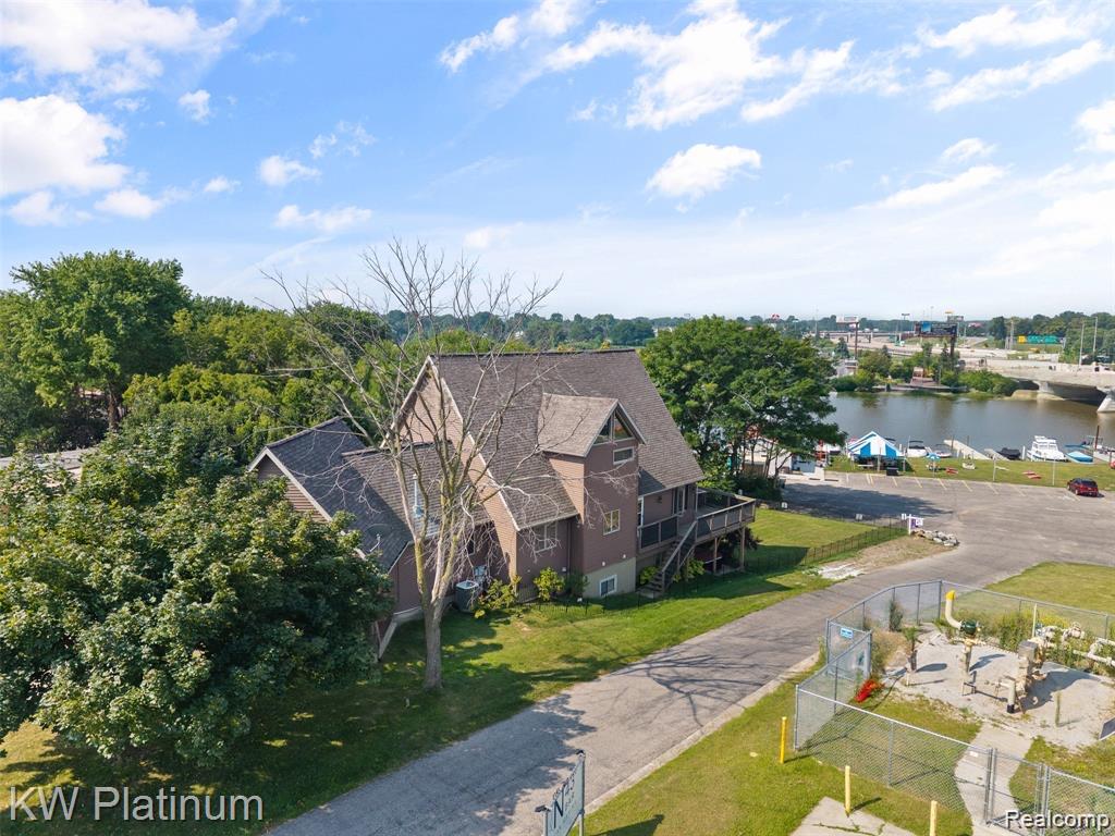 1907 Riverside Drive Property Photo 43