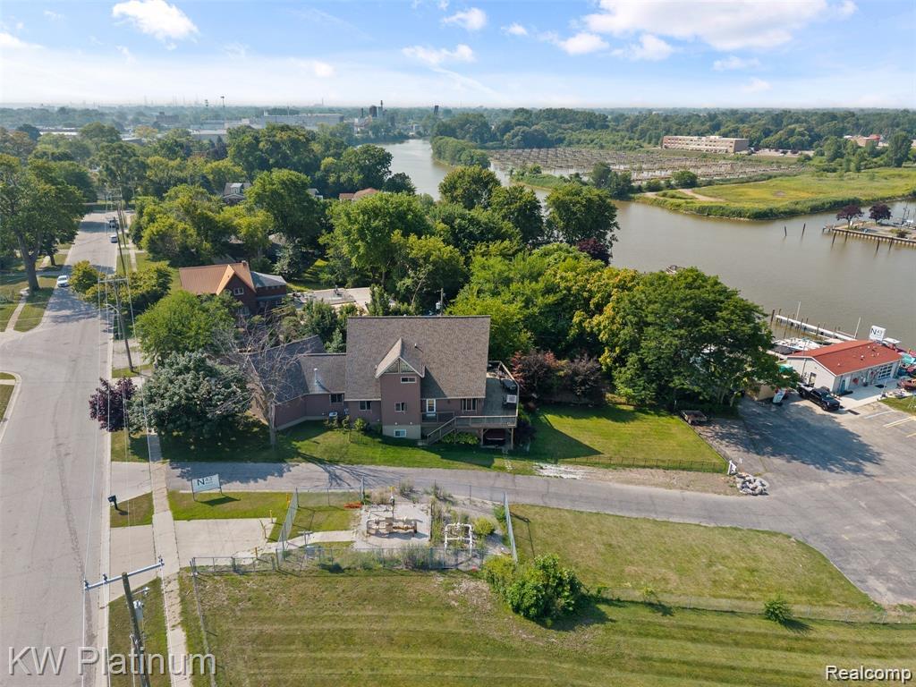 1907 Riverside Drive Property Photo 45