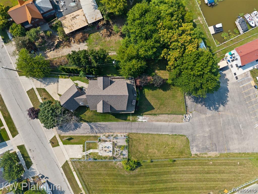1907 Riverside Drive Property Photo 47