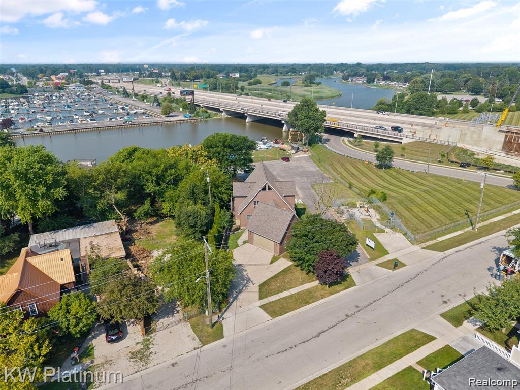 1907 Riverside Drive Property Photo 48