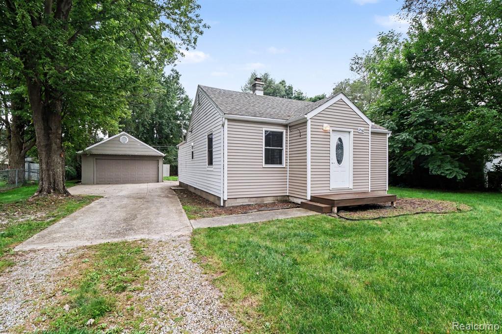 2566 Lee Avenue Property Photo 1