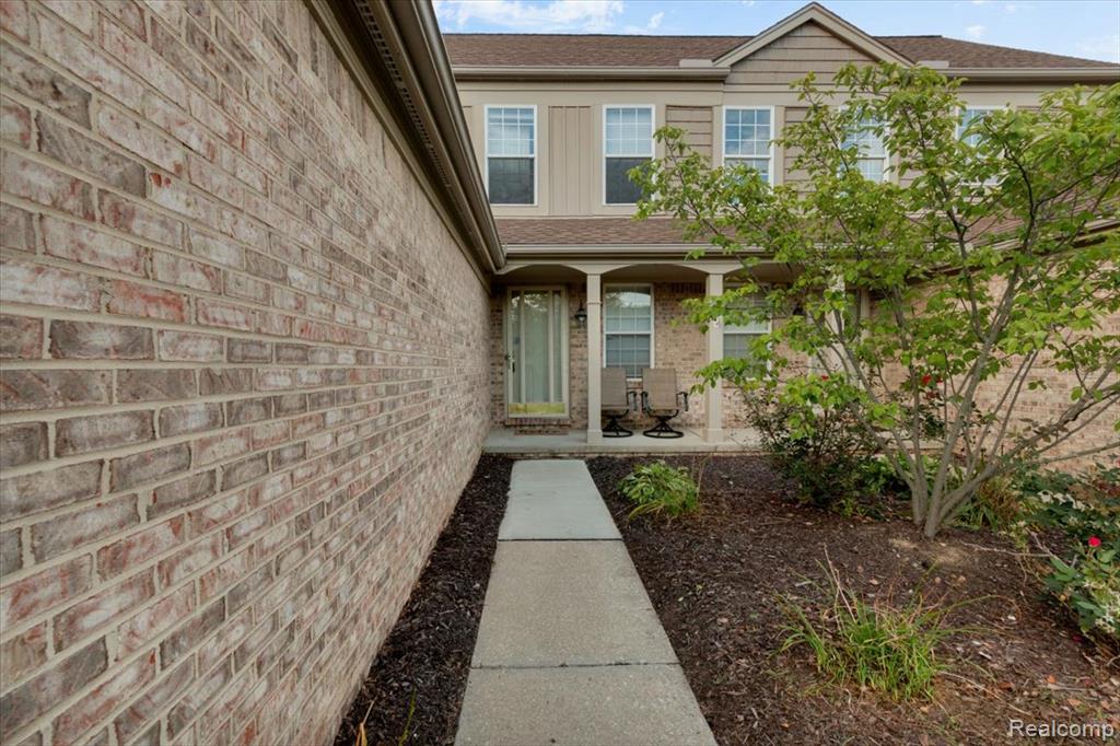 3947 Hunters Circle Property Photo 2