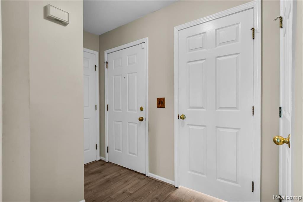 3947 Hunters Circle Property Photo 4