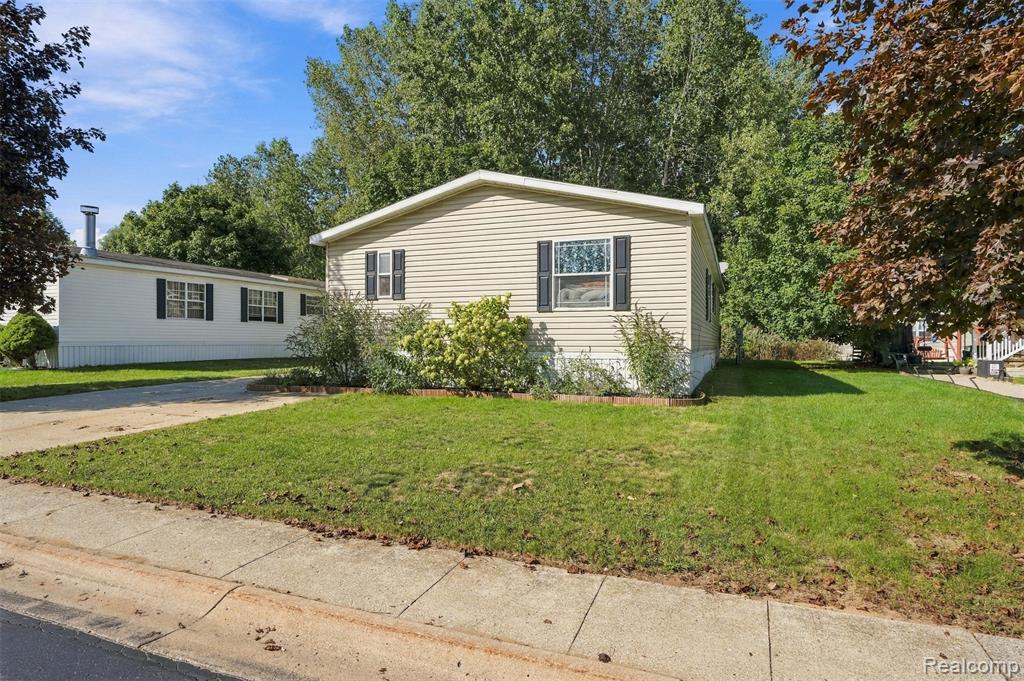 28034 Charlemagne Property Photo 2