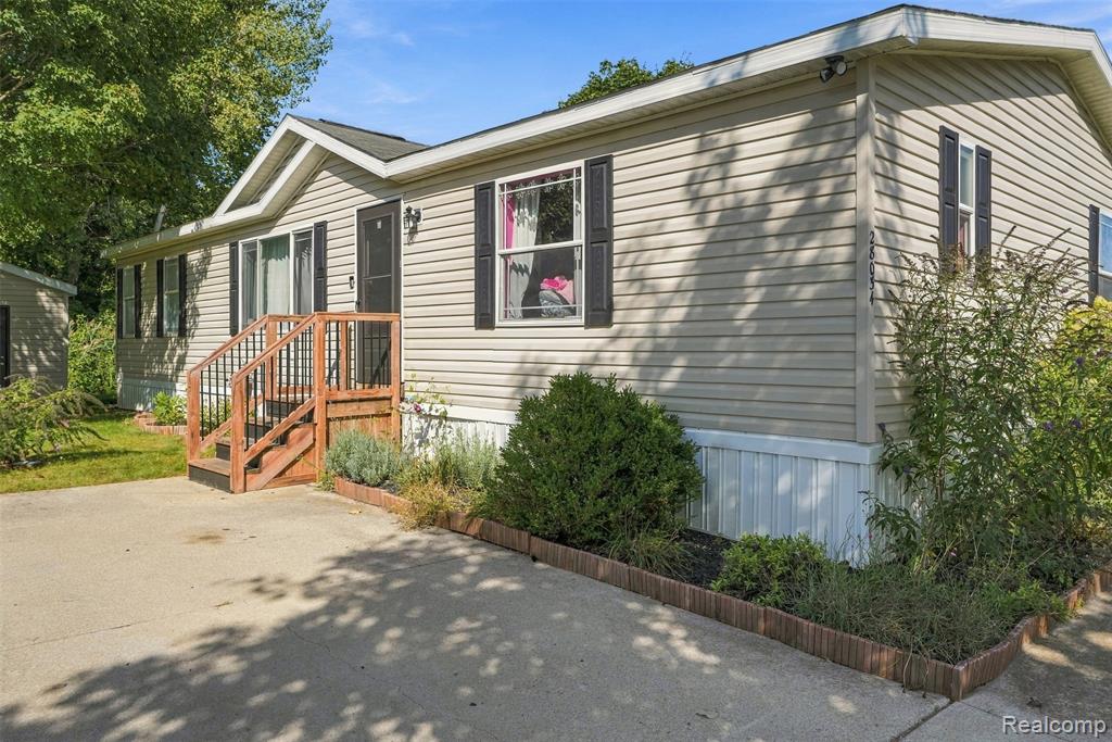 28034 Charlemagne Property Photo 3