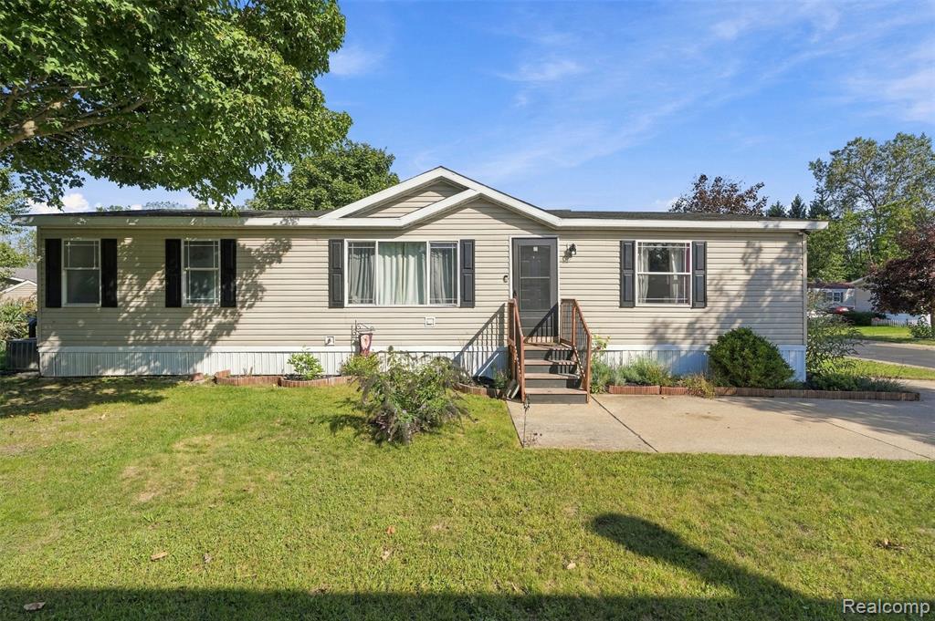 28034 Charlemagne Property Photo 4