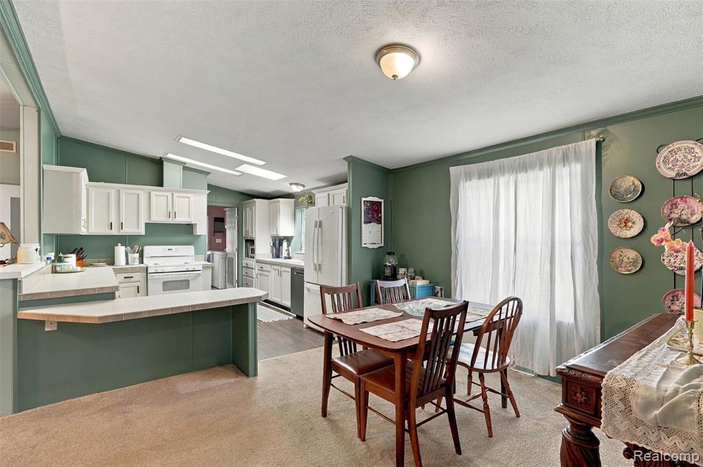 28034 Charlemagne Property Photo 9